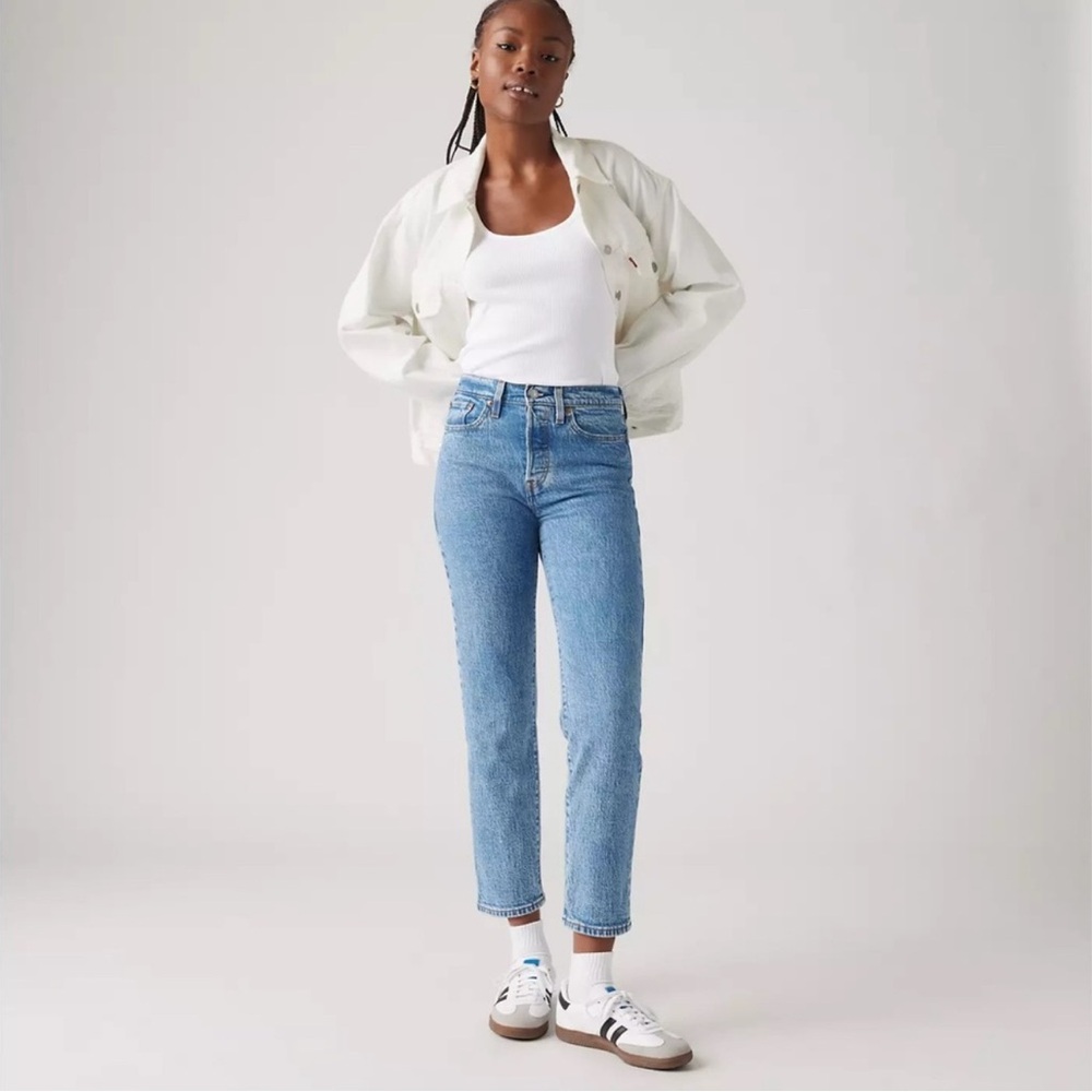 Levis Levi’s Wedgie Straight blue jeans, size 27
